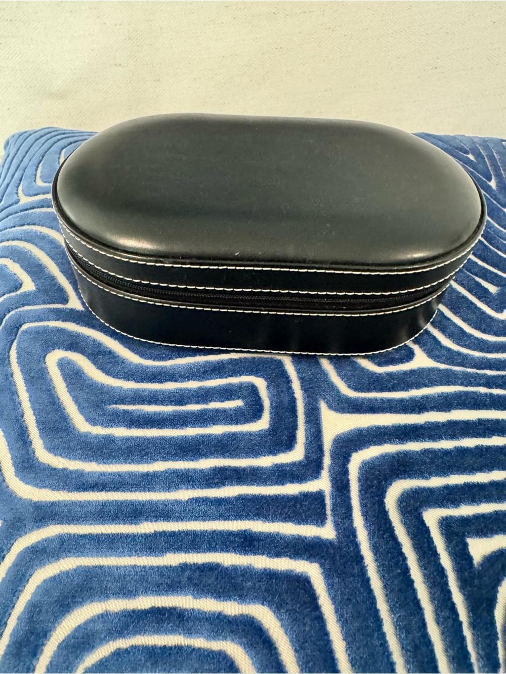 Black Women’s Travel Jewelry Case - Compact Leather Accessory